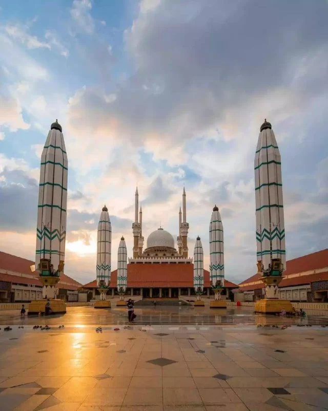 tempat wisata di Semarang Masjid Agung Jawa Tengah