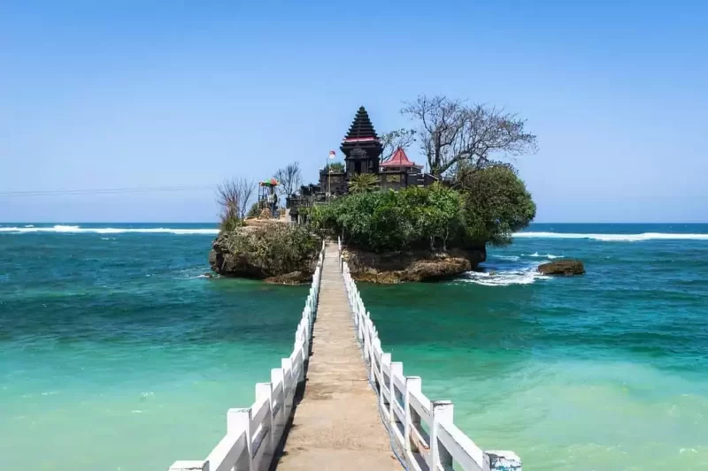 pantai balekambang wisata alam Malang